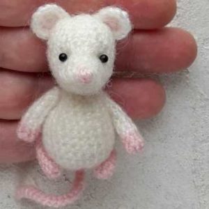 Crochet mouse amigurumi