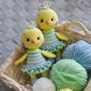 Crochet chick amigurumi