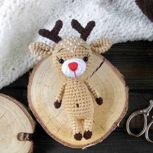 Crochet deer amigurumi