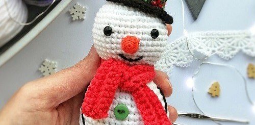 Crochet snowman amigurumi