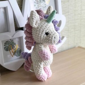 Crochet unicorn amigurumi