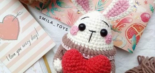 Crochet mini bunny with a heart