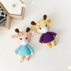 Crochet giraffe amigurumi