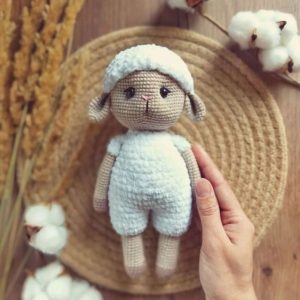Amigurumi sweet sheep