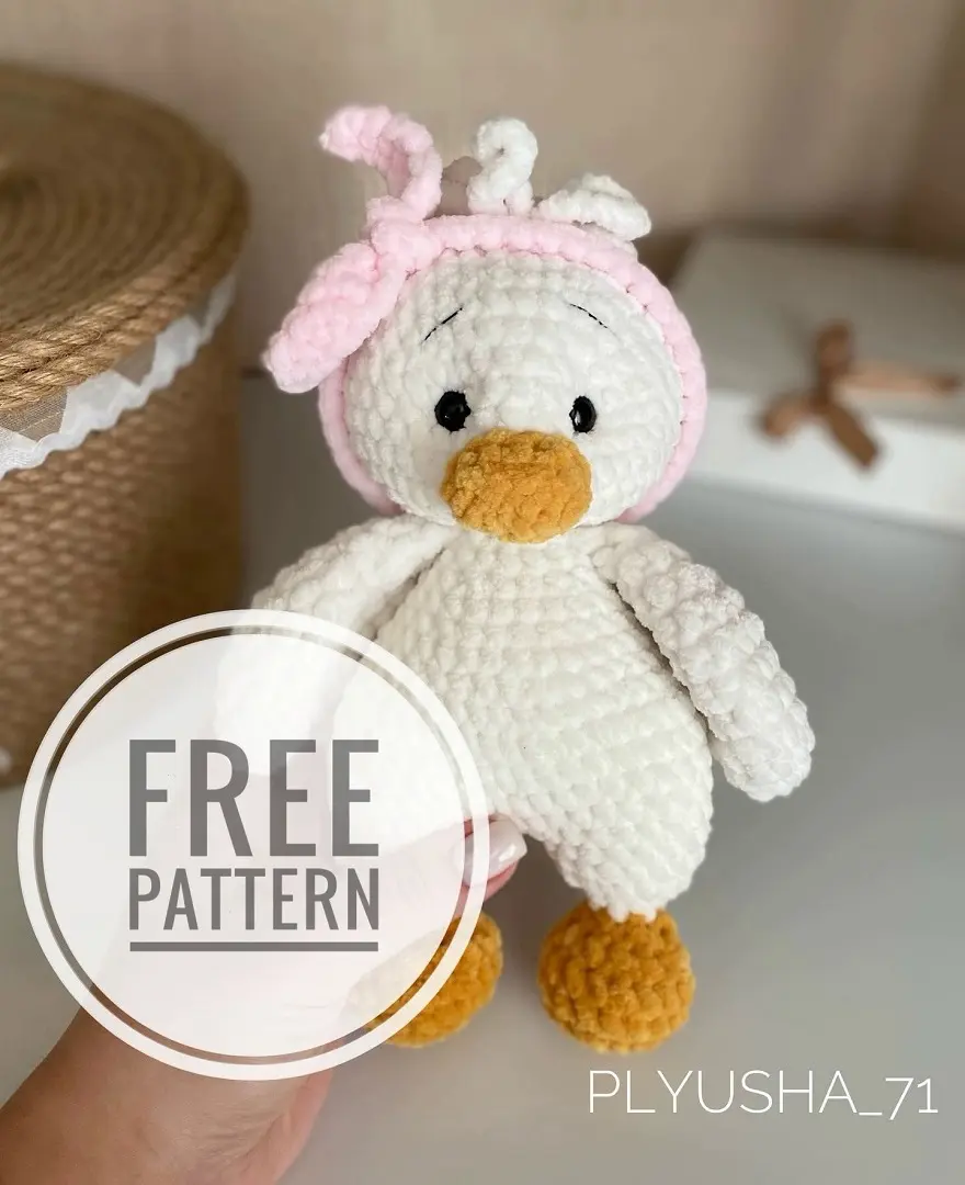 Crochet plush duck amigurumi