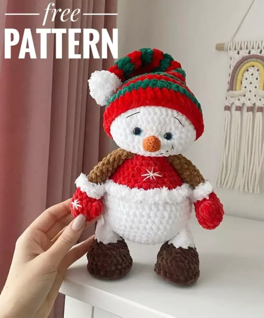 Crochet plush snowman amigurumi