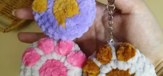 Crochet kitty paw