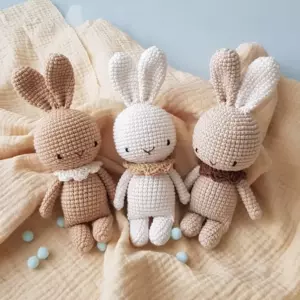 Crochet bunny with collar