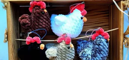 Crochet chicken keychain pattern