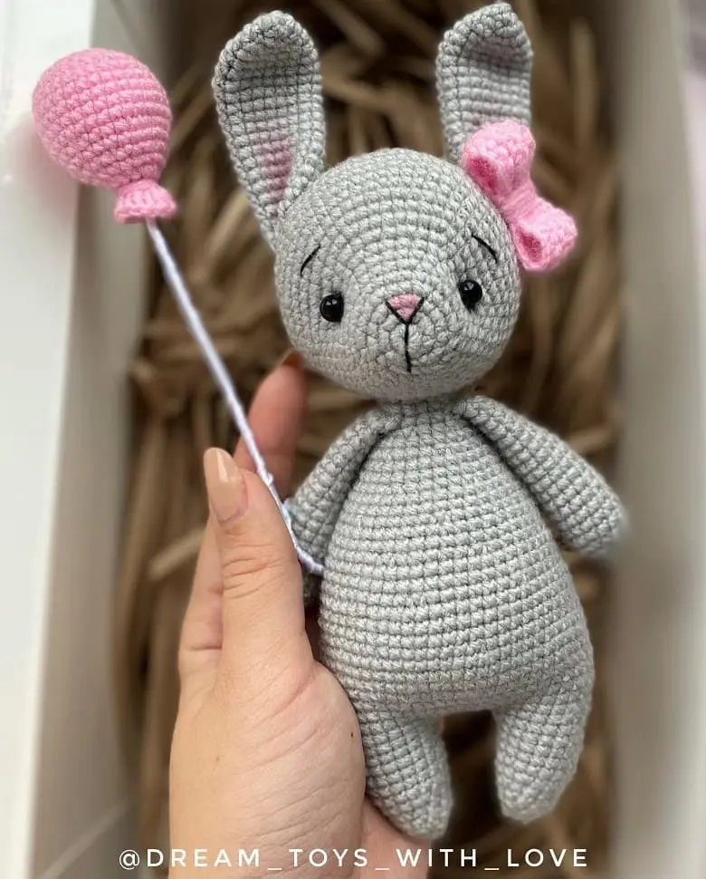 Lily the bunny free amigurumi pattern
