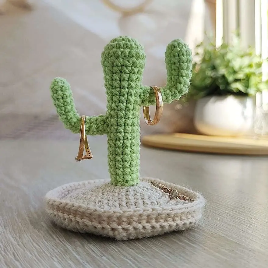 Crochet cactus ring holder