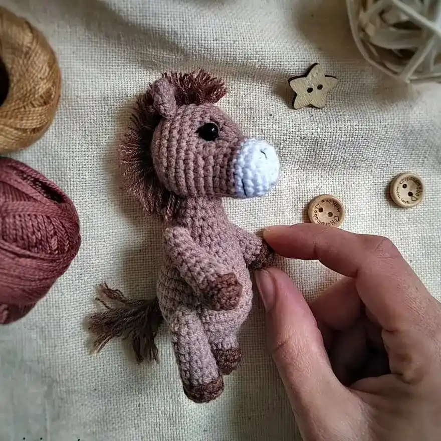 Little horse free amigurumi pattern