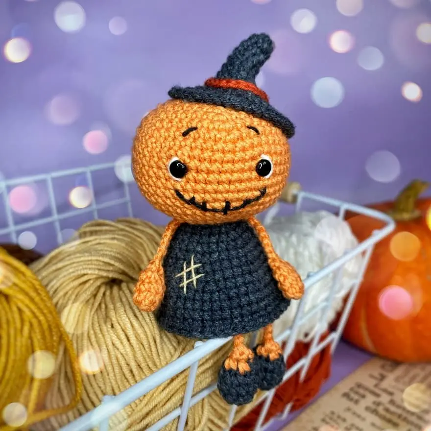 Amigurumi pumpkin witch free pattern