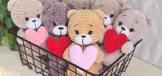 Crochet Valentine teddy bear