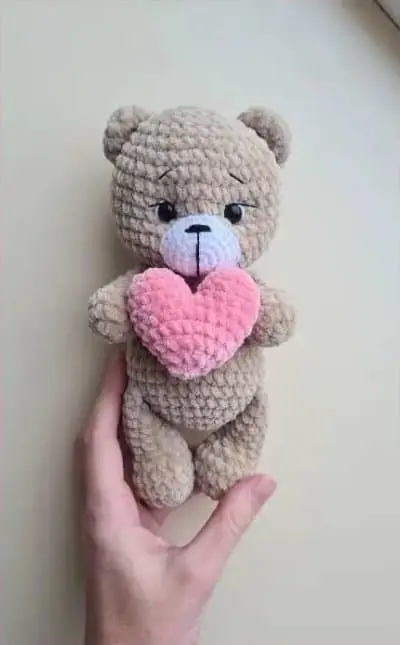 Valentine teddy bear amigurumi
