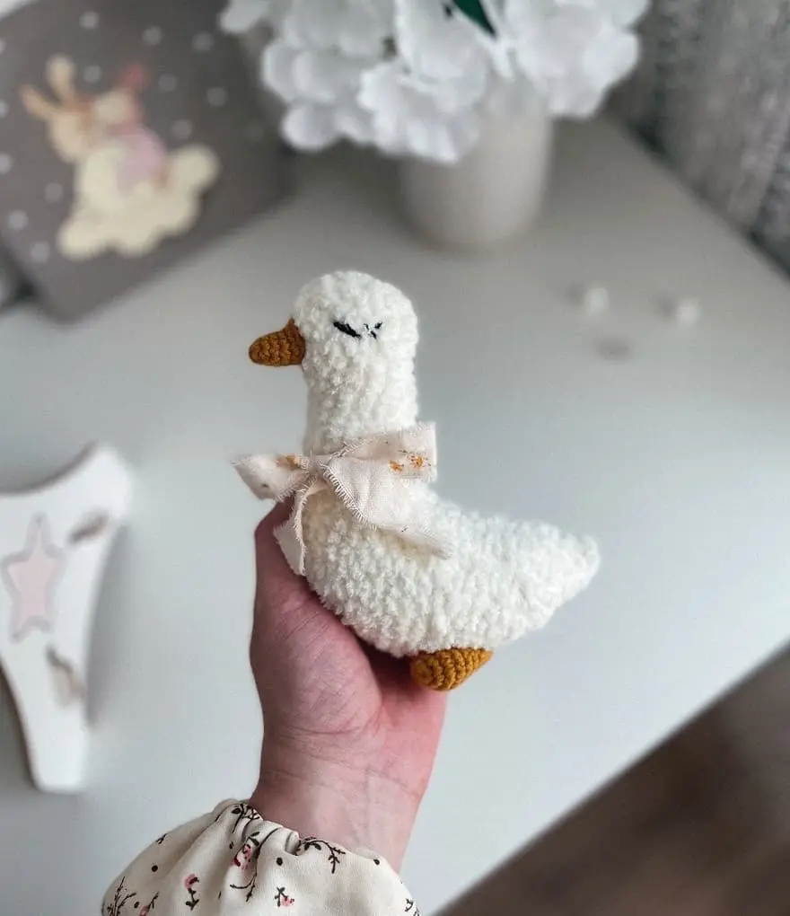 Amigurumi goose crochet pattern