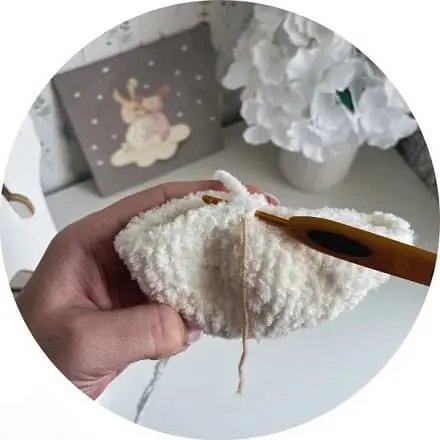 Crochet goose connecting the two parts